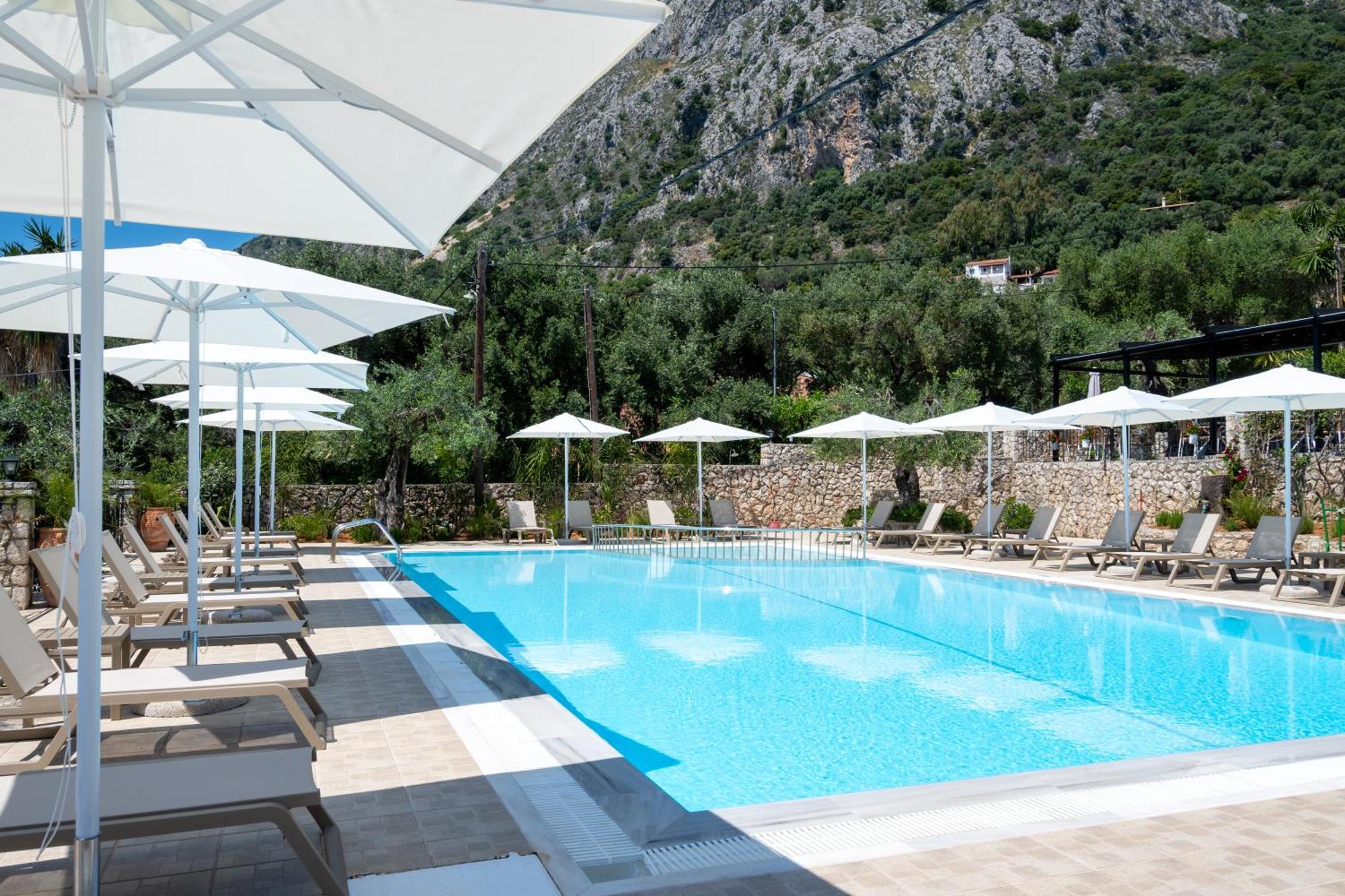 Crystal Blue Hotel, Барбаті Екстер'єр фото