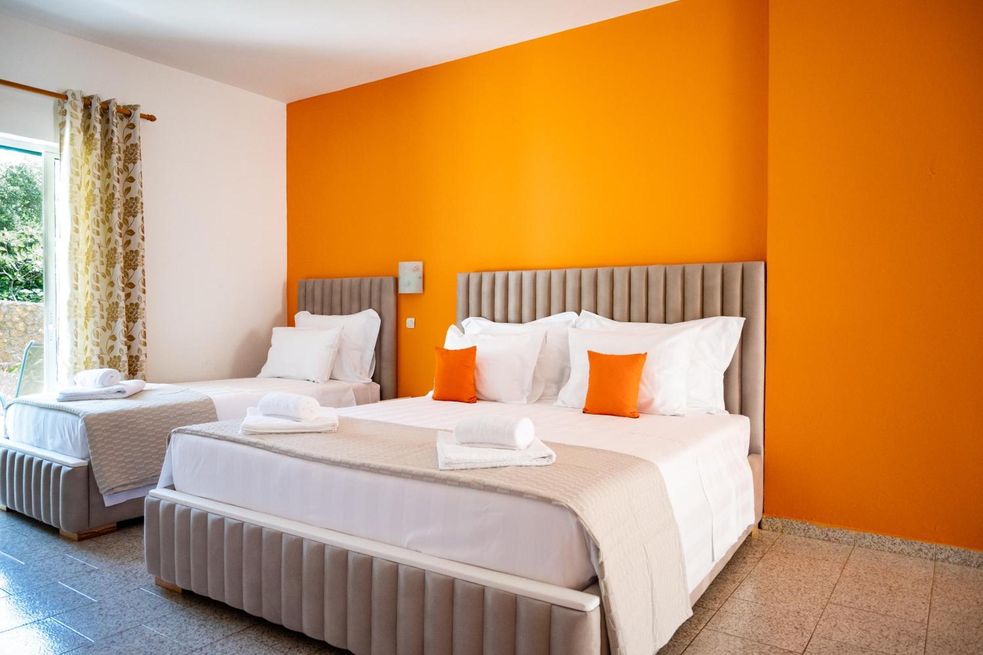Crystal Blue Hotel, Барбаті Екстер'єр фото