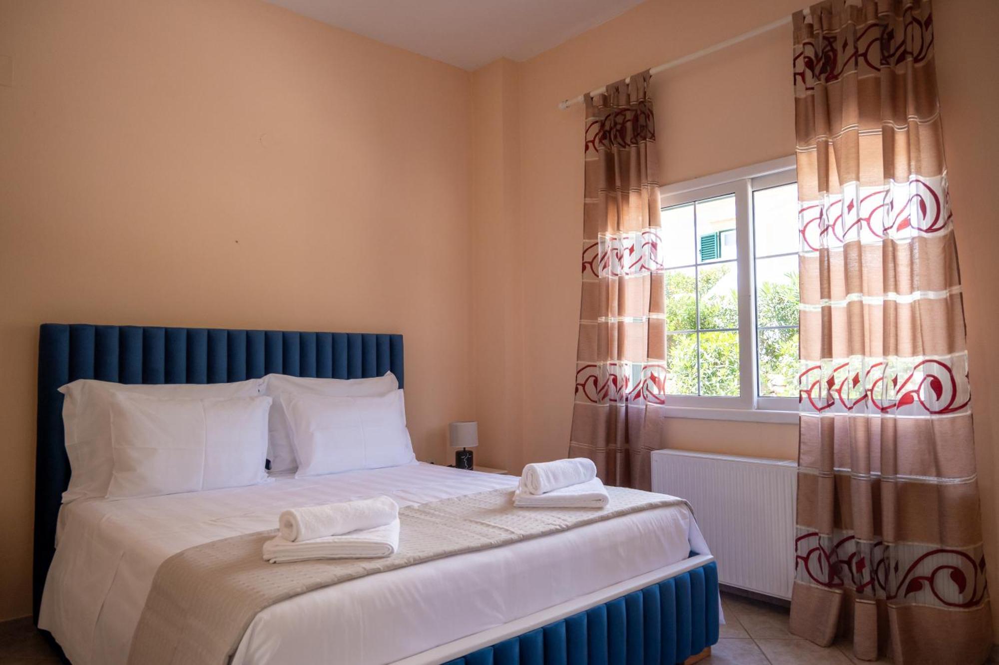 Crystal Blue Hotel, Барбаті Екстер'єр фото