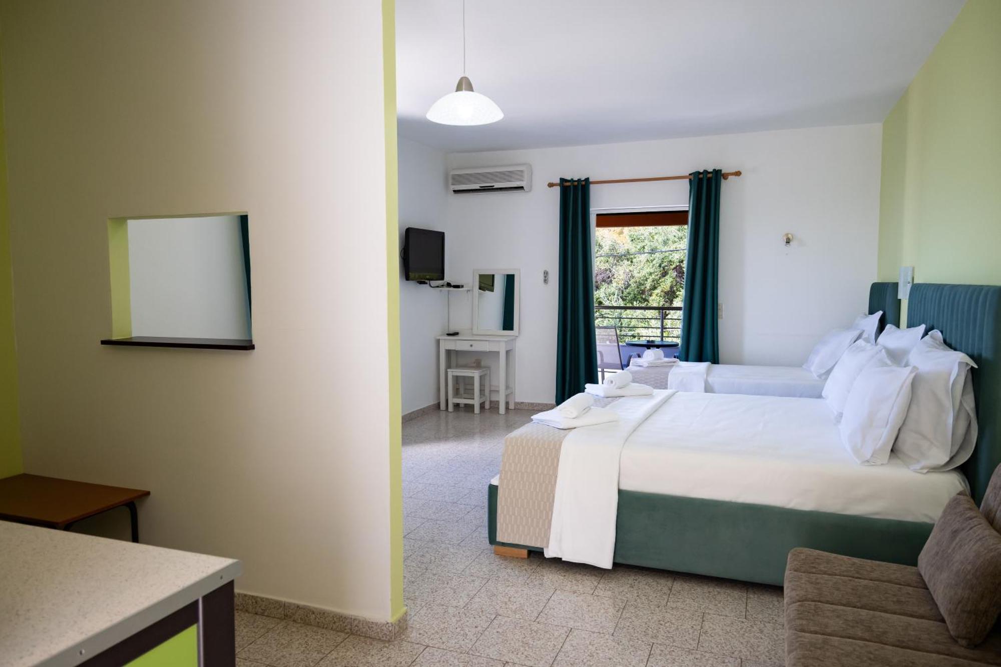 Crystal Blue Hotel, Барбаті Екстер'єр фото