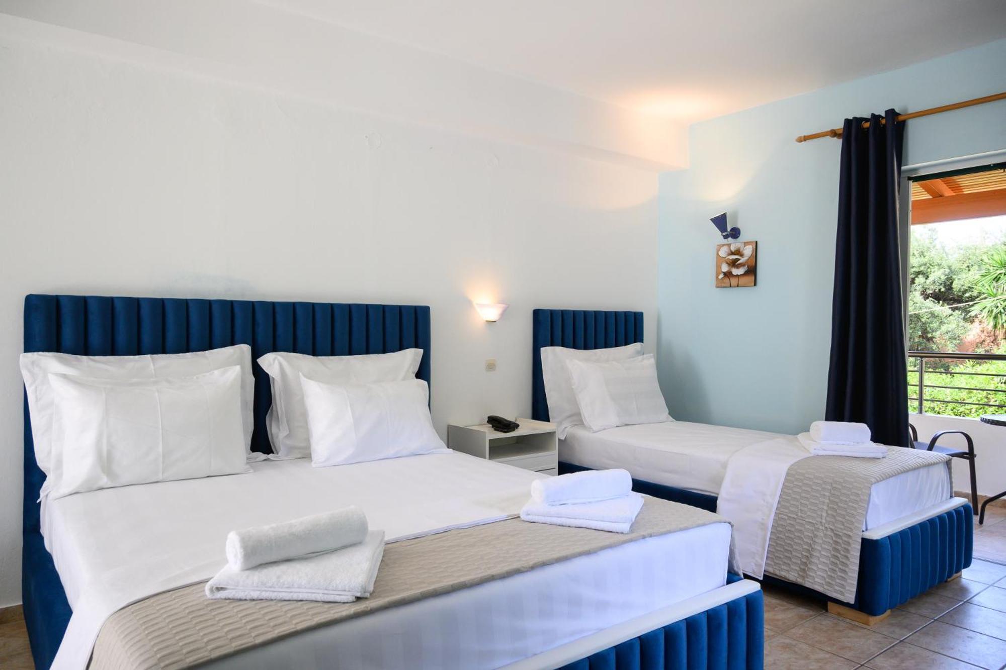 Crystal Blue Hotel, Барбаті Екстер'єр фото