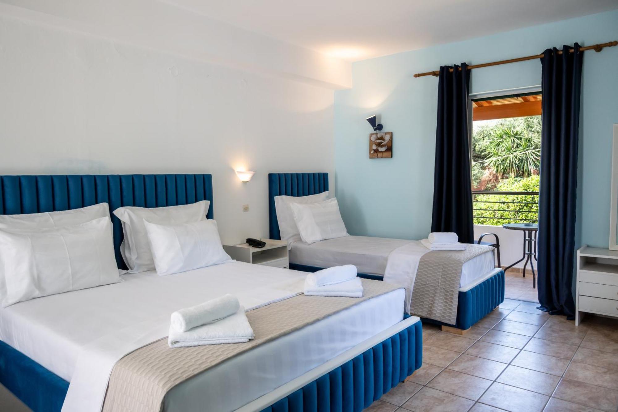Crystal Blue Hotel, Барбаті Екстер'єр фото