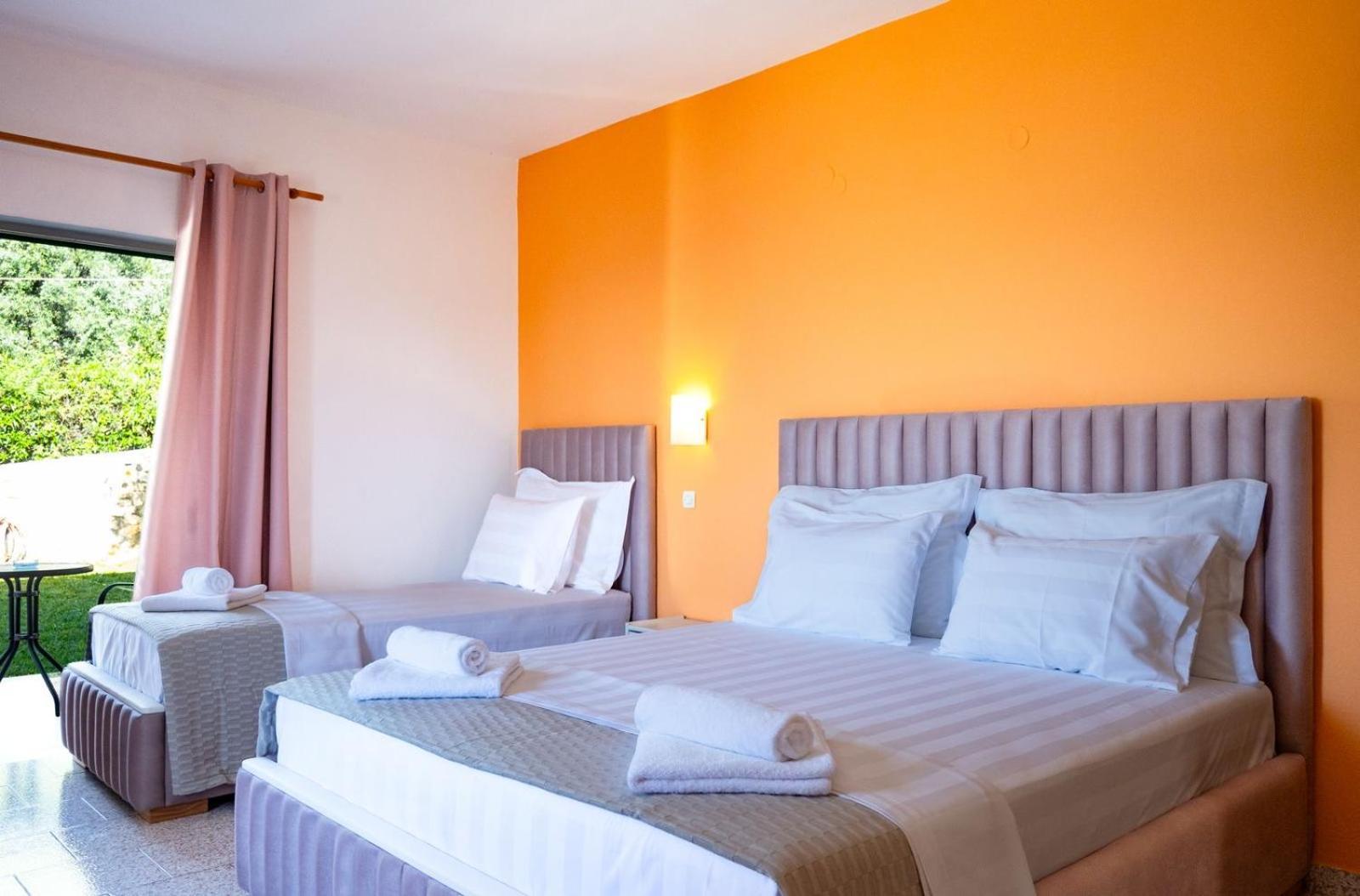 Crystal Blue Hotel, Барбаті Екстер'єр фото